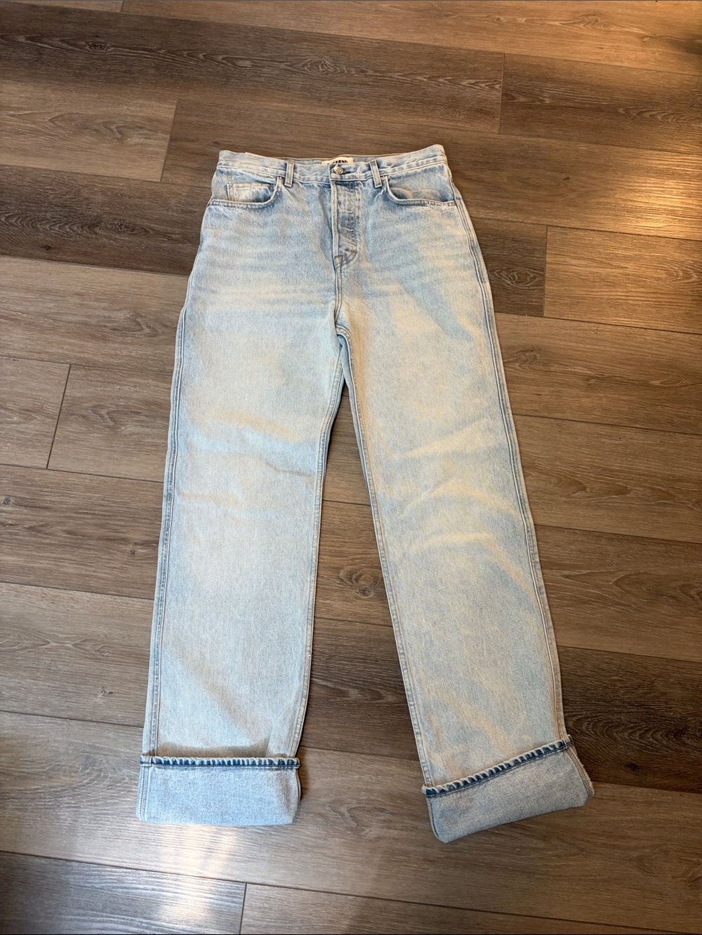 GRLFRND Light Wash Straight Leg Jeans 29. Never worn - slit in back
